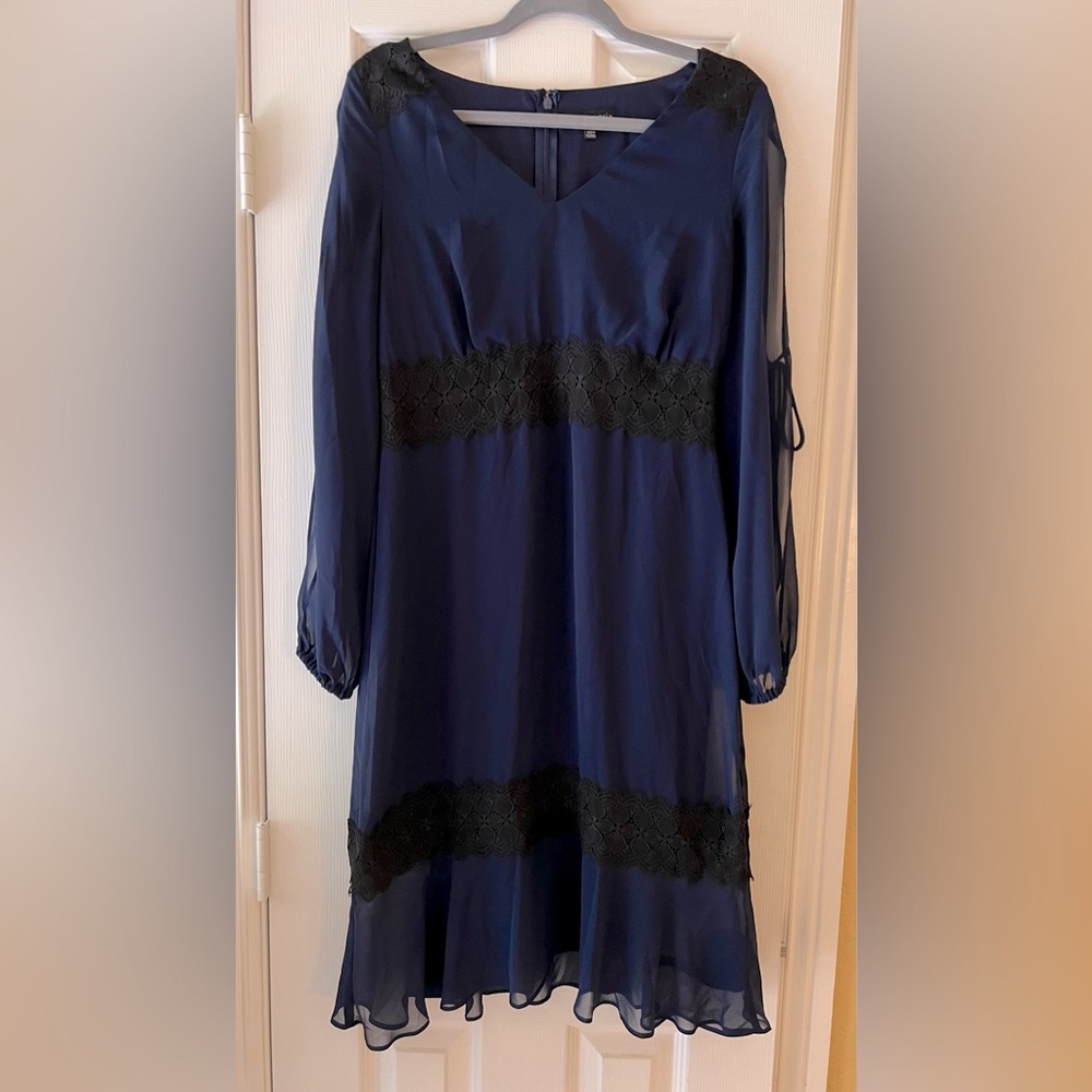 Sangria Women Size 6 Navy LS Dress With Lace Appliques Lined V-Neck Ruffled Hem